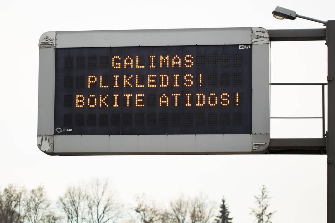 Įspėja: naktį numatomi nedideli krituliai, lijundra, gali susidaryti plikledis