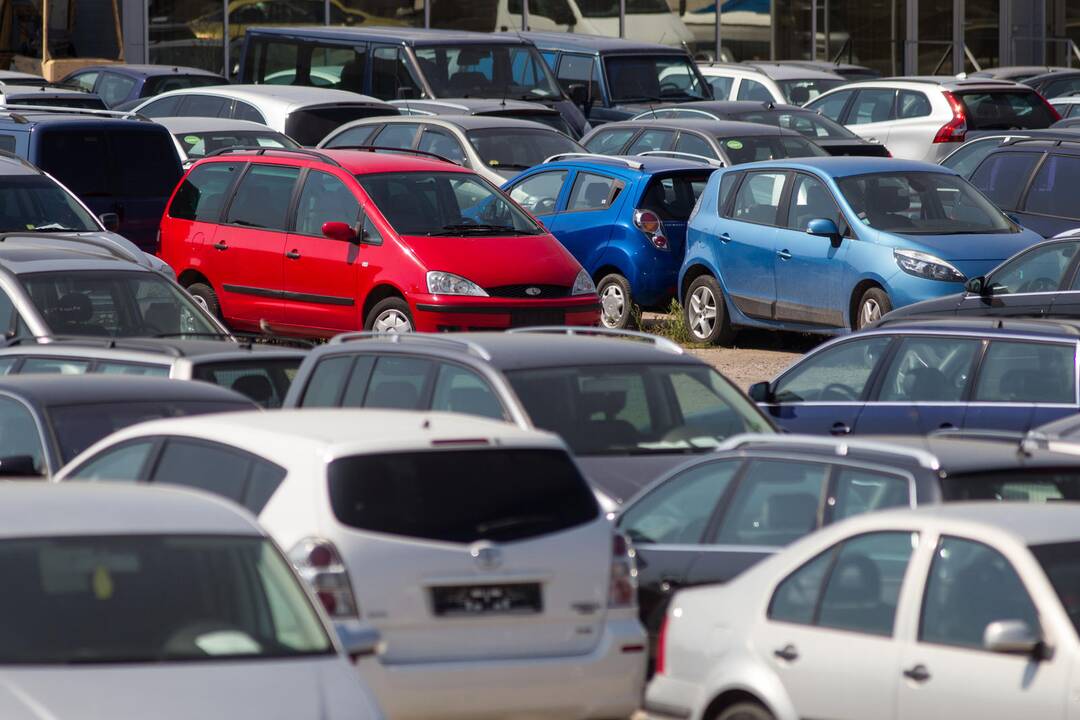 Su automobiliu skenduoliu geriau atsisveikinti nedelsiant