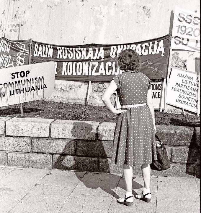 Šalies vadovus ragina siekti tinkamo sovietų nusikaltimų įvertinimo