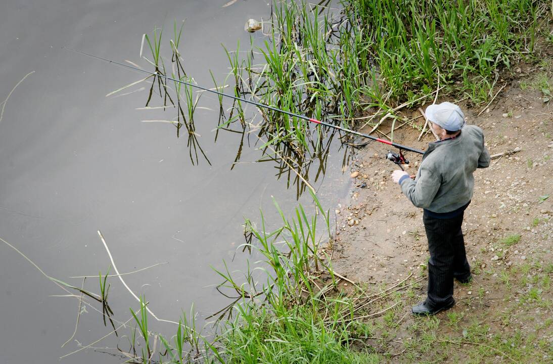 Žvejai mėgėjai galės žvejoti daugiau vandens telkinių