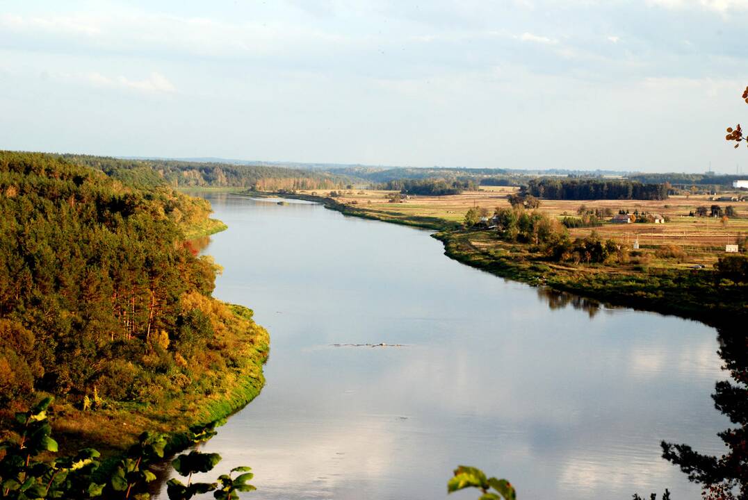Į Nemuną nuleidžiamas Kauno rajono savivaldybės katamaranas