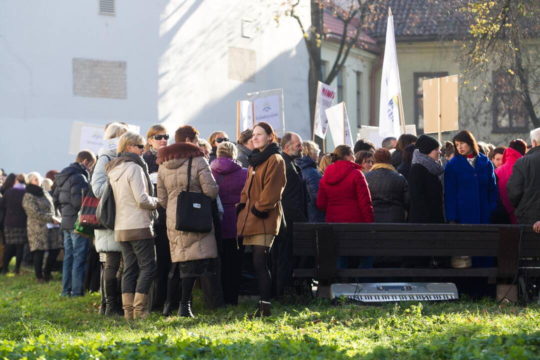 Mokytojai susirinko į mitingą