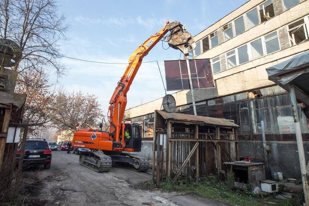 „Skaiteks“ gamyklos griovimo darbai