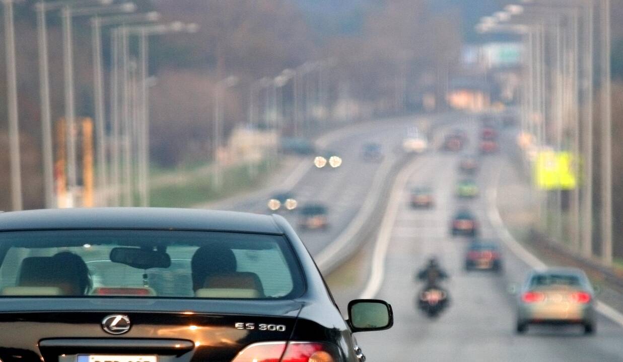 Jau galima važiuoti didesniu greičiu ir su vasarinėmis padangomis