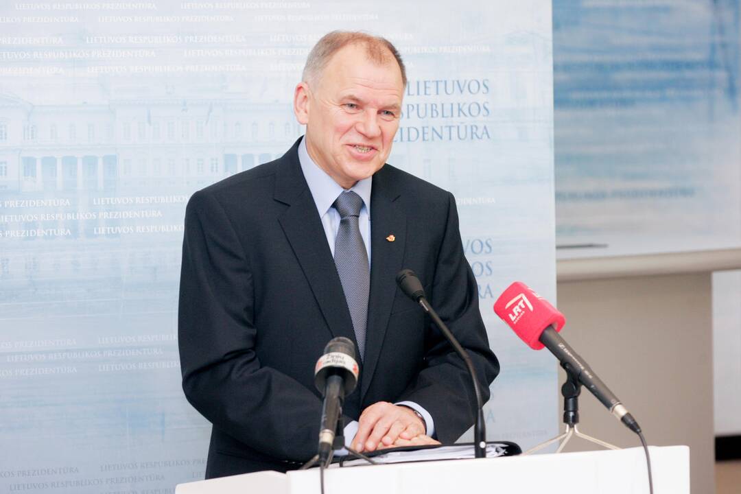 V. P. Andriukaitis vėl siūlo neprekiauti alkoholiu ministerijose