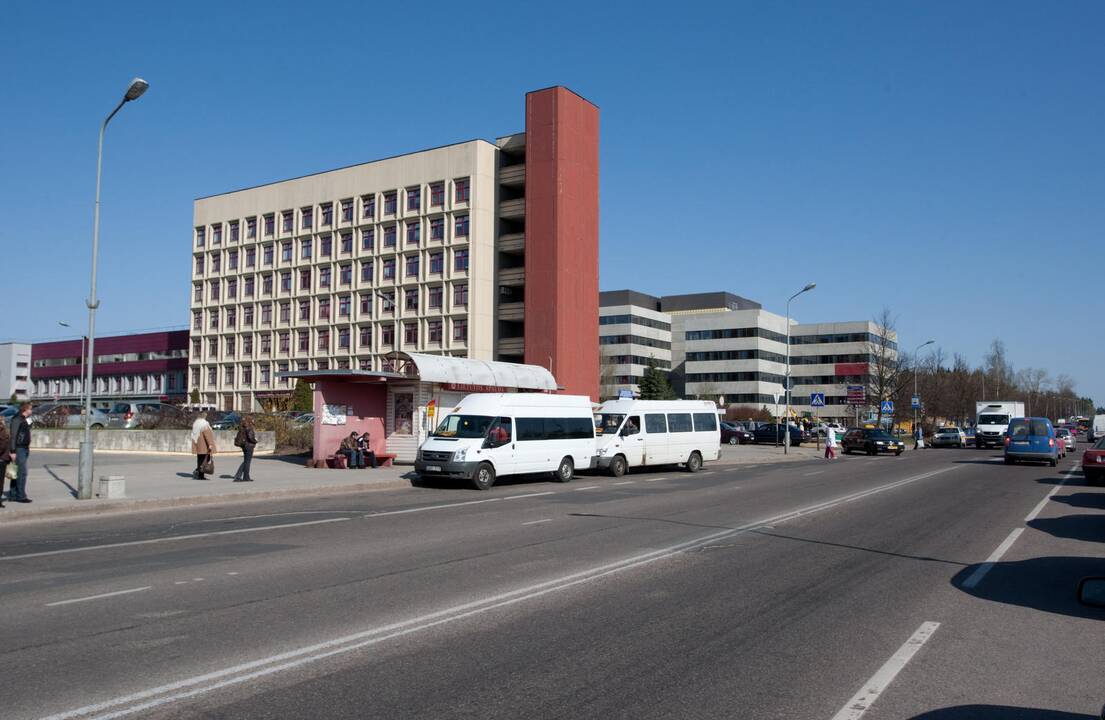 Ėmėsi žygių, kad prie Santaros klinikų atsirastų daugiau vietų automobiliams