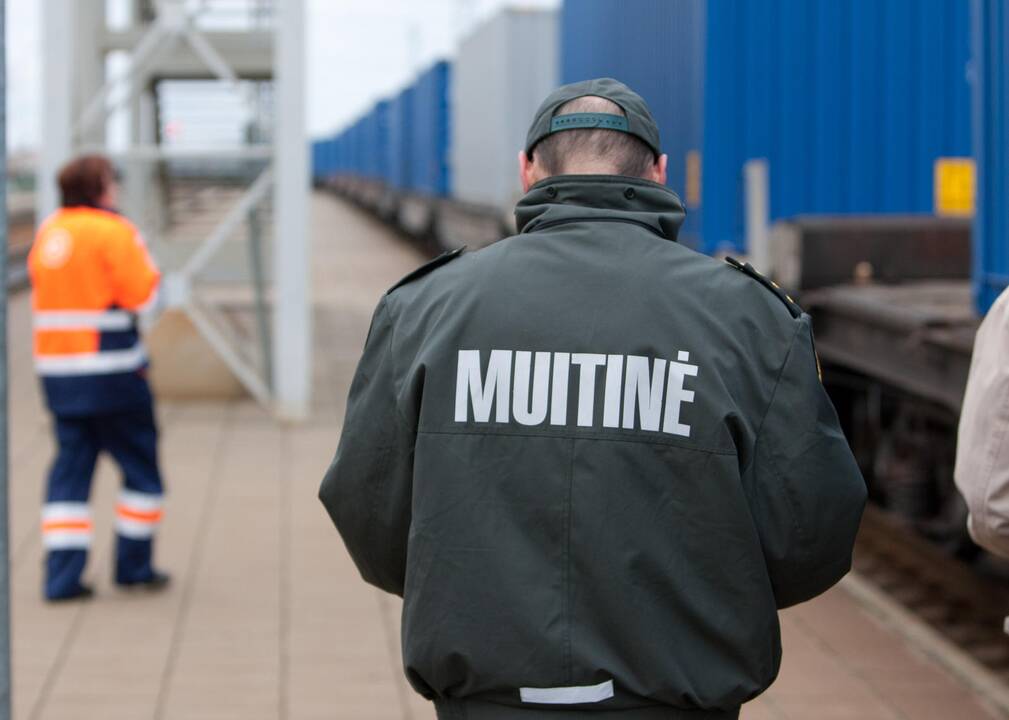 Tyrėjas atskleidė, kaip muitininkai prašydavo kyšių už prekių įforminimą