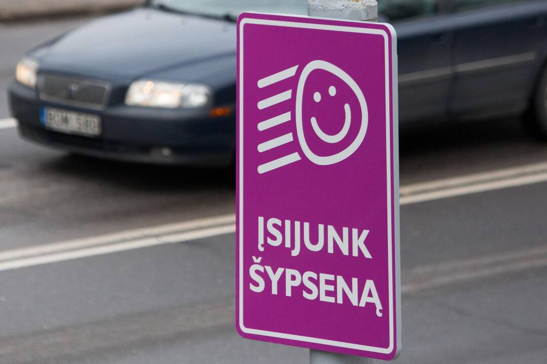 Vilniuje oficialiai atidengtas pirmasis iš penkių kelio informacinių stendų „Įsijunk šypseną“