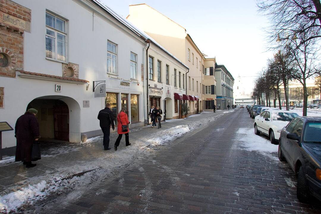 Labiausiai karo suniokotoje Vokiečių gatvėje pardavinėjo ir kaliošus, ir silkes