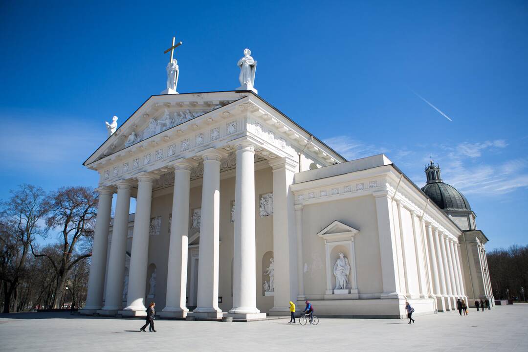 Kas slypi sidabriniame Šv. Kazimiero karste Vilniaus arkikatedroje?