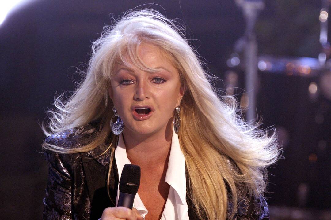 1953 m. gimė dainininkė Bonnie Tyler