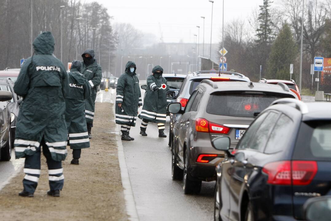 Klaipėdos policijos pareigūnai dirba postuose