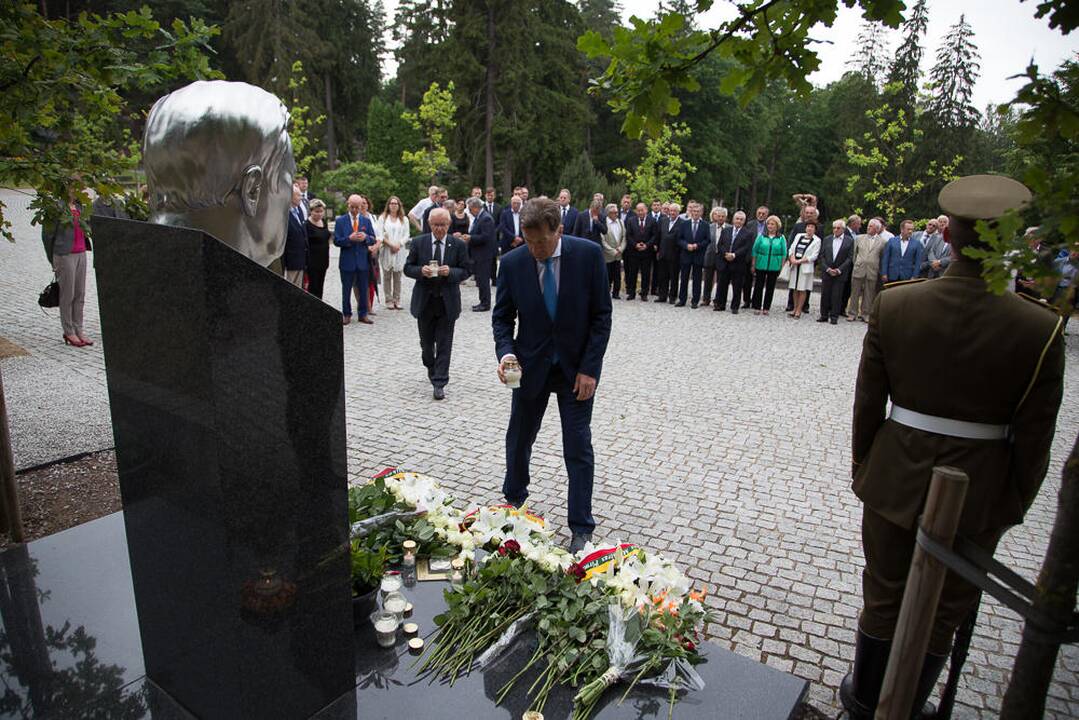 A. M. Brazausko mirties metinių minėjimas