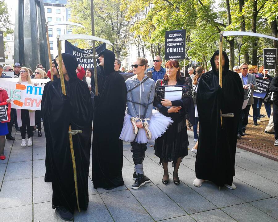Kultūros darbuotojai reikalauja kultūringų algų