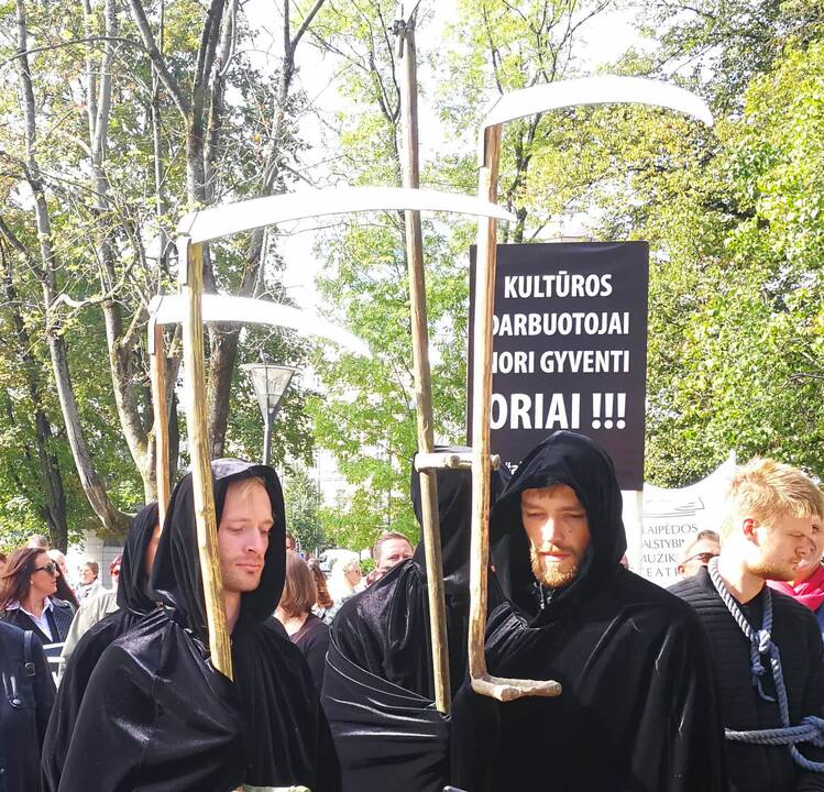 Kultūros darbuotojai reikalauja kultūringų algų