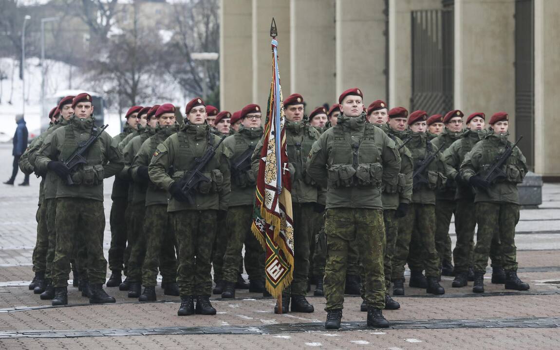 Iškilminga karių savanorių rikiuotė