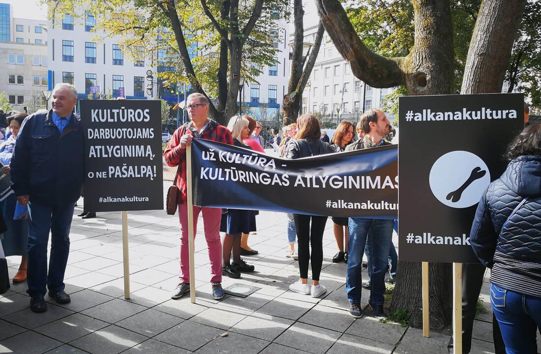 Kultūros darbuotojai reikalauja kultūringų algų
