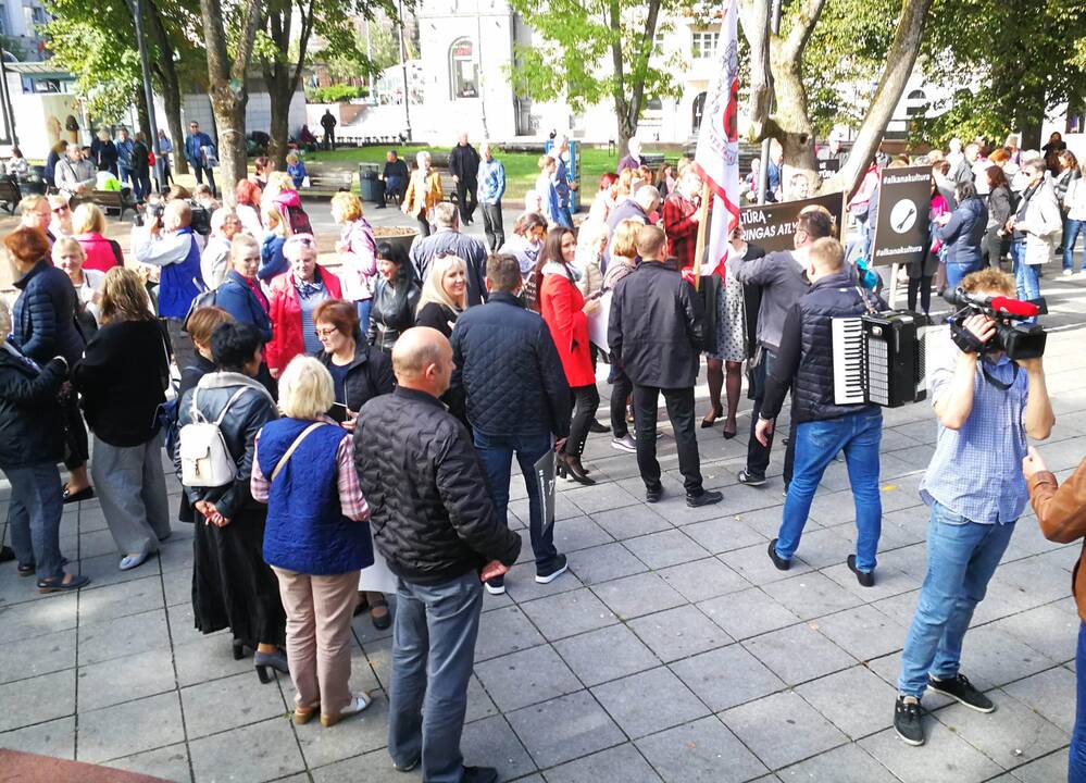 Kultūros darbuotojai reikalauja kultūringų algų