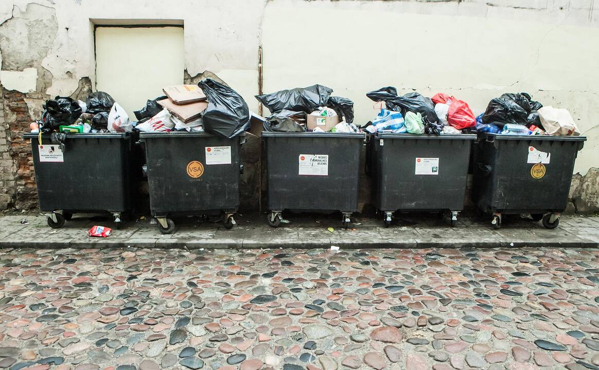 Atėjo metas nusileisti ant žemės – nuo kitų metų vilniečių laukia šiukšlių išvežimo pabrangimas.