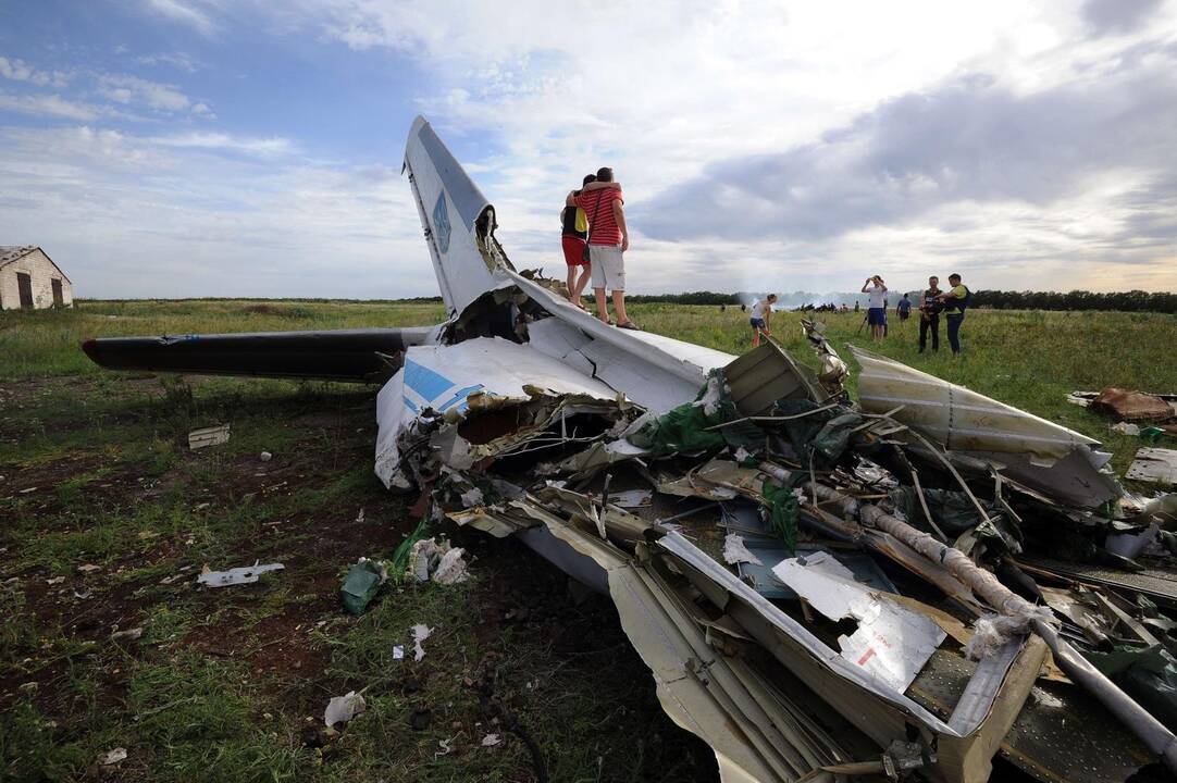 Ukrainos karinis transporto lėktuvas numuštas raketa prie Rusijos sienos