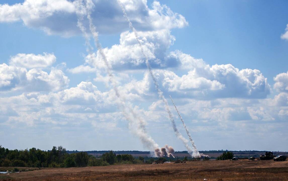 Ukrainos rytuose penktadienį buvo numuštas vyriausybės pajėgų naikintuvas