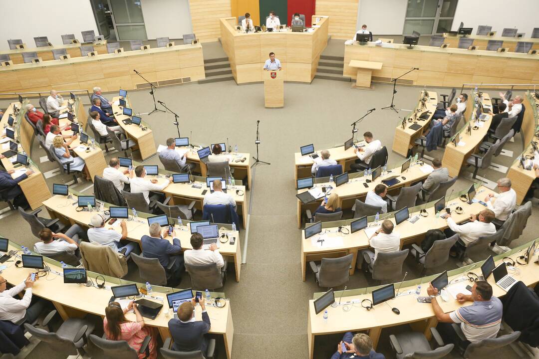 Seimas susirinko į neeilinę sesiją