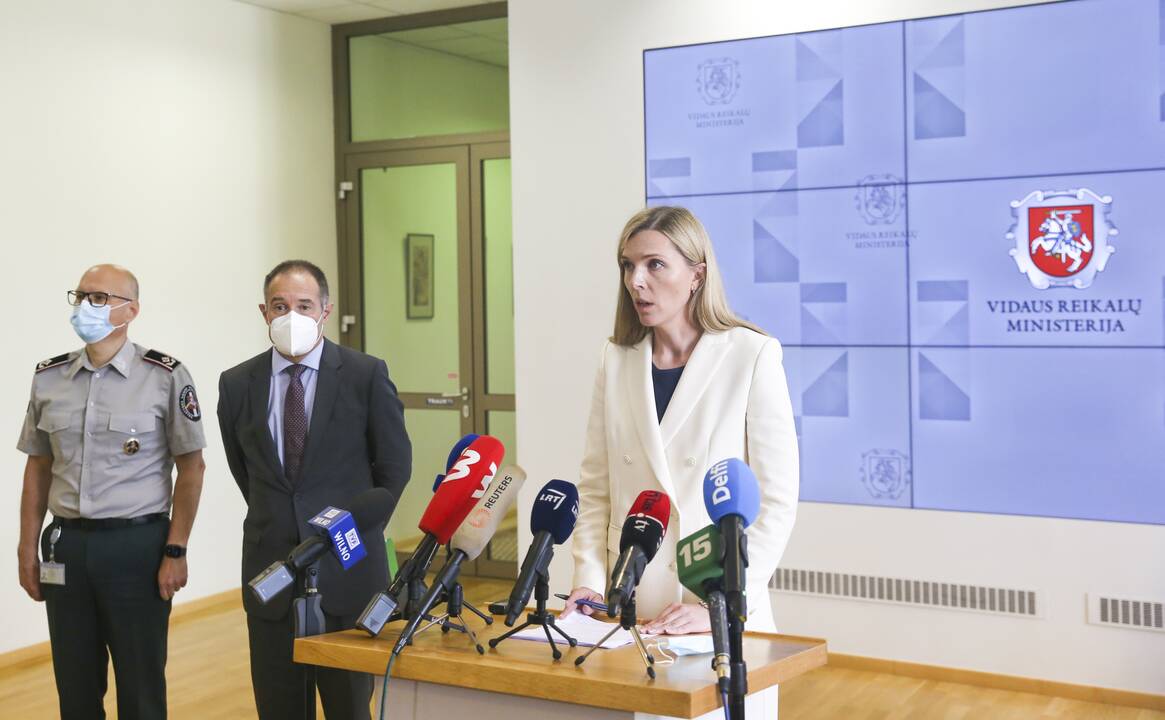 Su „Frontex“ vadovu (viduryje) susitiko VSAT viršininkas ir VRM ministrė. 