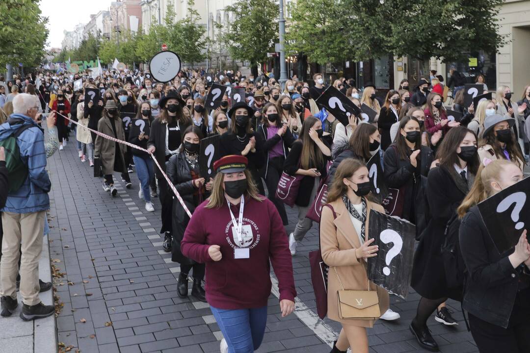 Primena: nuo spalio 15 d. studentai už COVID-19 testus turės susimokėti patys