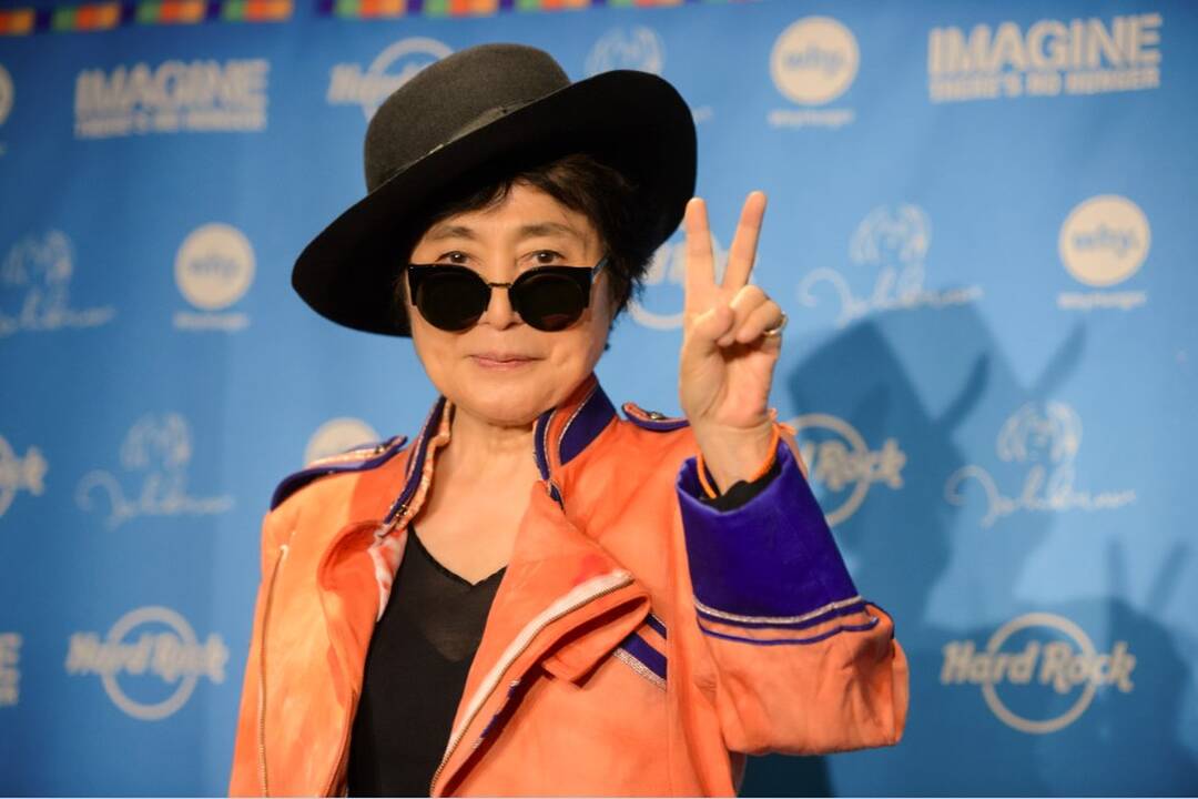 1973 m. Yoko Ono gavo leidimą nuolatiniam gyvenimui JAV