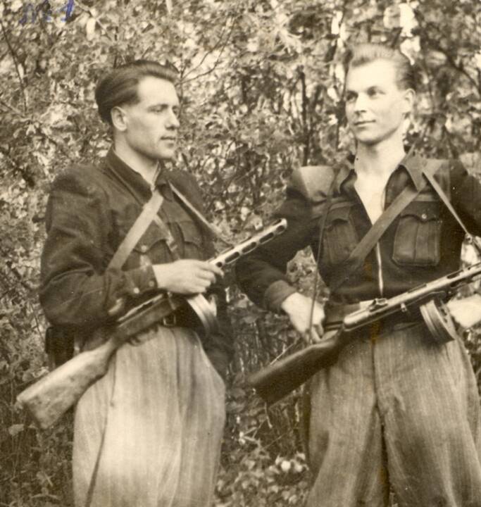 Juozapas Streikus-Stumbras – dešinėje