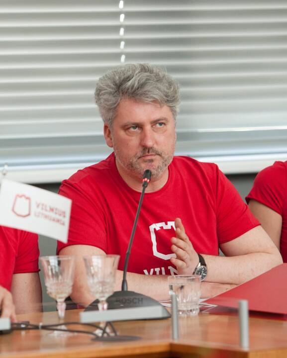 Šiomis veikomis kaltinama įmonė „Lukrecijos reklama“ ir jos vadovas Marius Vaupšas