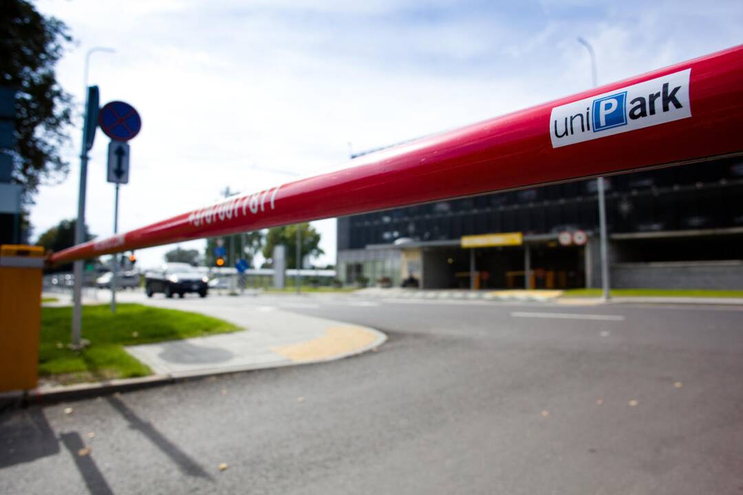 Vilniaus oro uosto automobilių stovėjimo aikštelėse nebeliks įvažiavimo bilietų