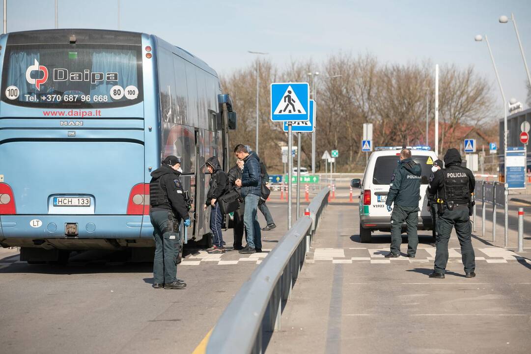 Visi grįžusieji į Vilnių iš užsienio izoliuojami viešbučiuose