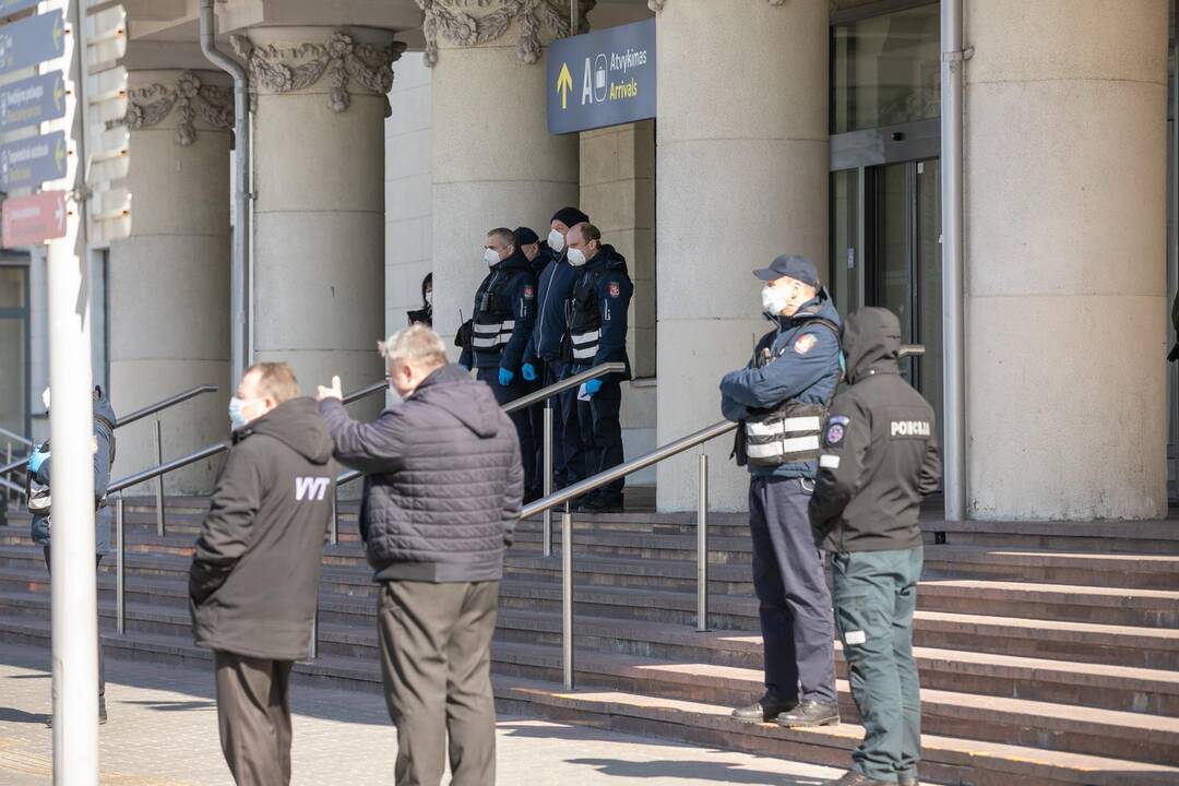 Visi grįžusieji į Vilnių iš užsienio izoliuojami viešbučiuose
