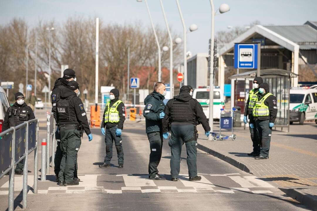 Visi grįžusieji į Vilnių iš užsienio izoliuojami viešbučiuose
