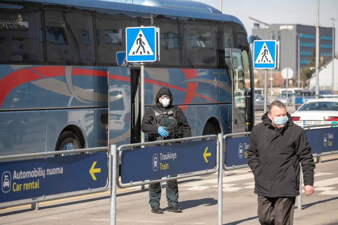 Visi grįžusieji į Vilnių iš užsienio izoliuojami viešbučiuose