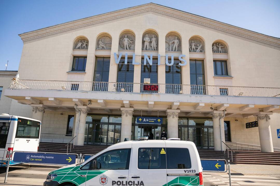 Visi grįžusieji į Vilnių iš užsienio izoliuojami viešbučiuose