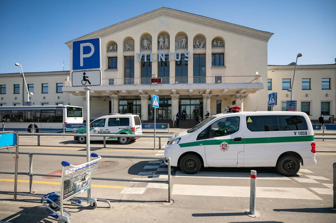 Visi grįžusieji į Vilnių iš užsienio izoliuojami viešbučiuose