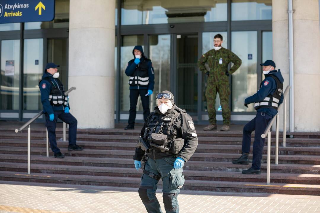 Visi grįžusieji į Vilnių iš užsienio izoliuojami viešbučiuose