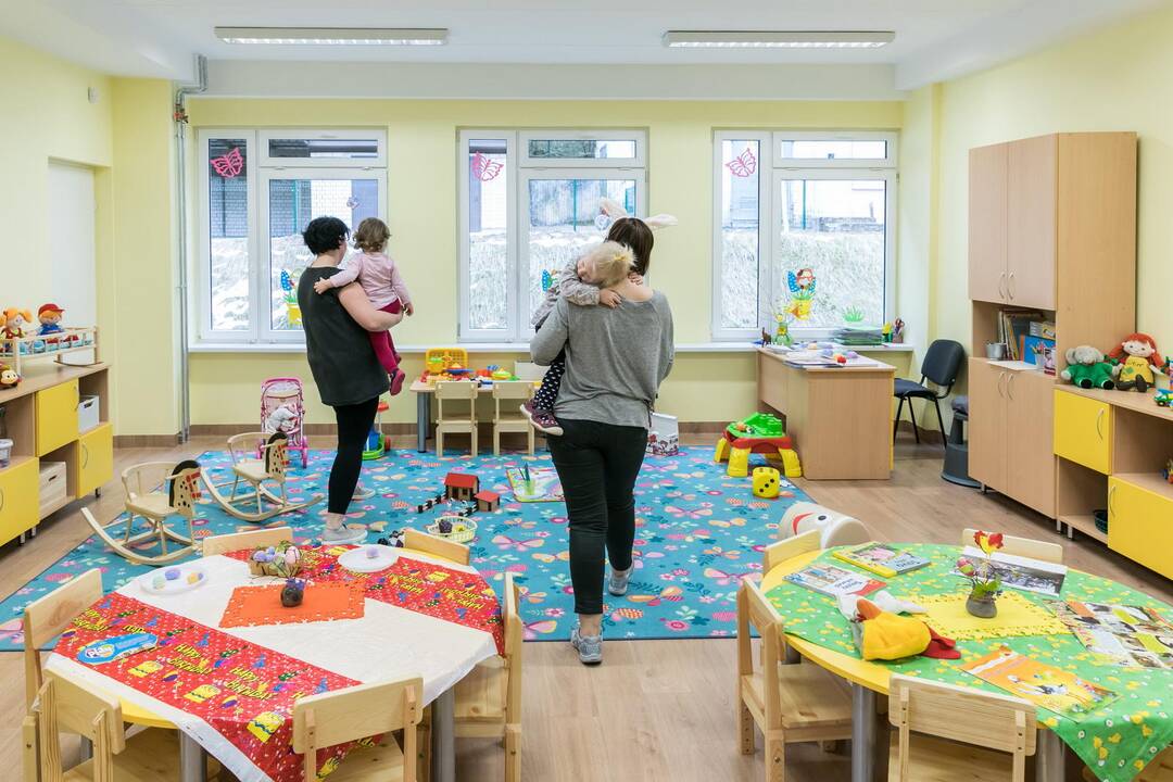 Sostinės savivaldybė didina atlyginimus darželių auklėtojoms
