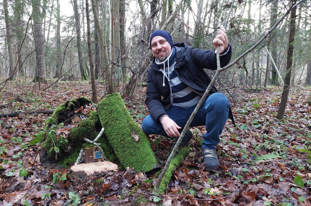 Pažadas: drauge su sūnumi pagaminęs pirmąjį elfų namelį ir įkurdinęs jį Kamšos pažintiniame take G. Visockis žada nesustoti.