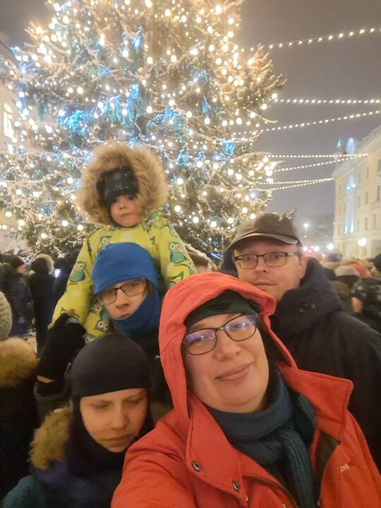 Svarbu: pasidžiaugę kalėdiškai puošniu Tartu miestu, Matulevičiai ketina sugrįžti į Lietuvą – šventes jie nori sutikti su artimaisiais žmonėmis.