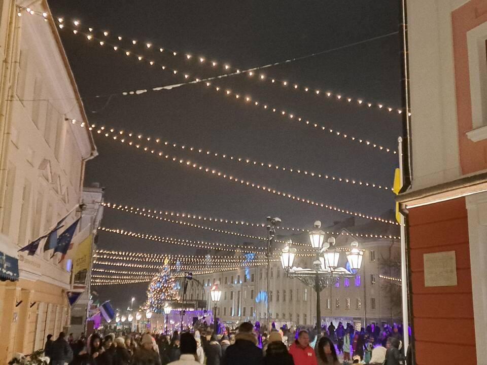 Svarbu: pasidžiaugę kalėdiškai puošniu Tartu miestu, Matulevičiai ketina sugrįžti į Lietuvą – šventes jie nori sutikti su artimaisiais žmonėmis.