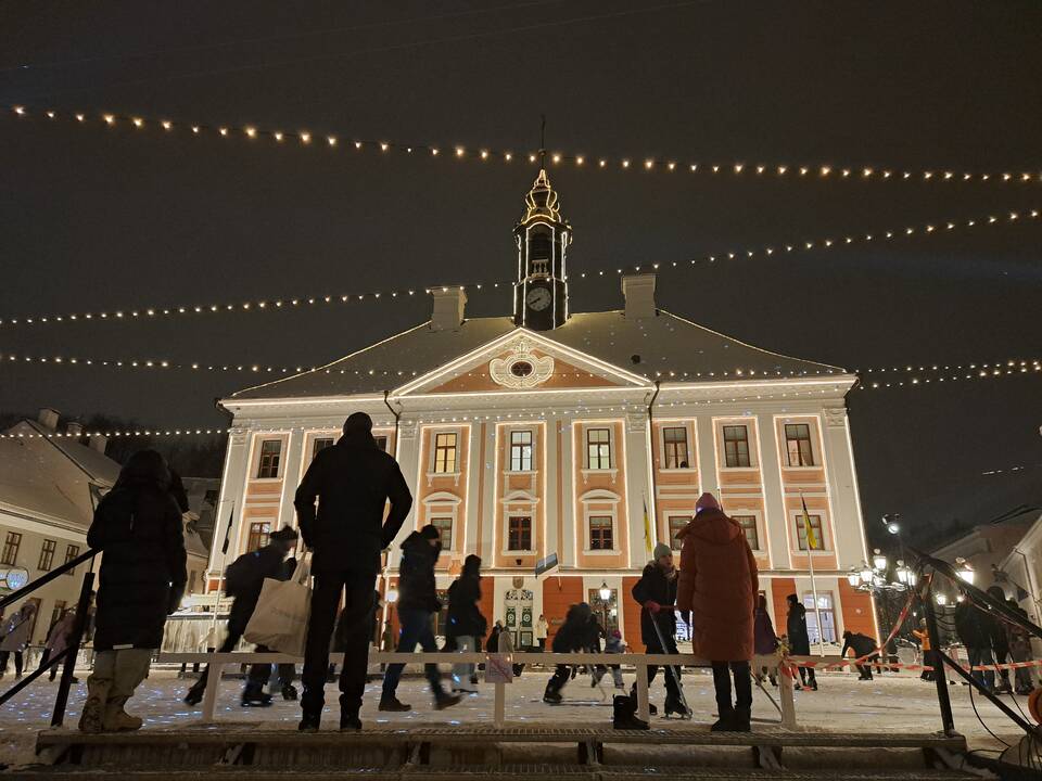 Svarbu: pasidžiaugę kalėdiškai puošniu Tartu miestu, Matulevičiai ketina sugrįžti į Lietuvą – šventes jie nori sutikti su artimaisiais žmonėmis.