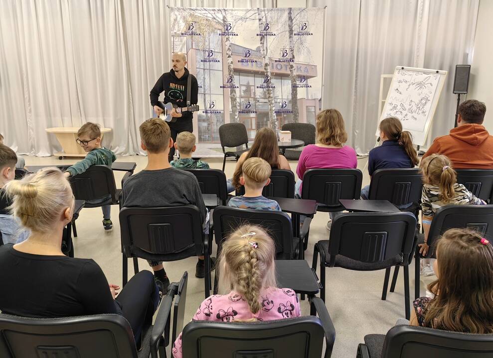 Esmė: „Filmai, kuriuose daug veiksmo, – lyg greitasis maistas mūsų gyvenime. Knygai reikia erdvės ir laiko“, – palygina skaitymo ambasadorė J. Šeduikytė. 