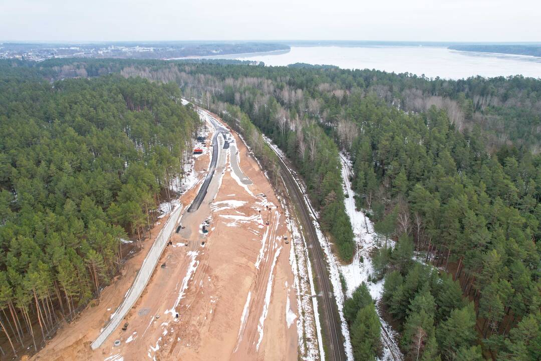 Eismas: A1 kelias – intensyviausias šalyje, tad ateityje ties Kaunu bus įrengtos papildomos eismo juostos.