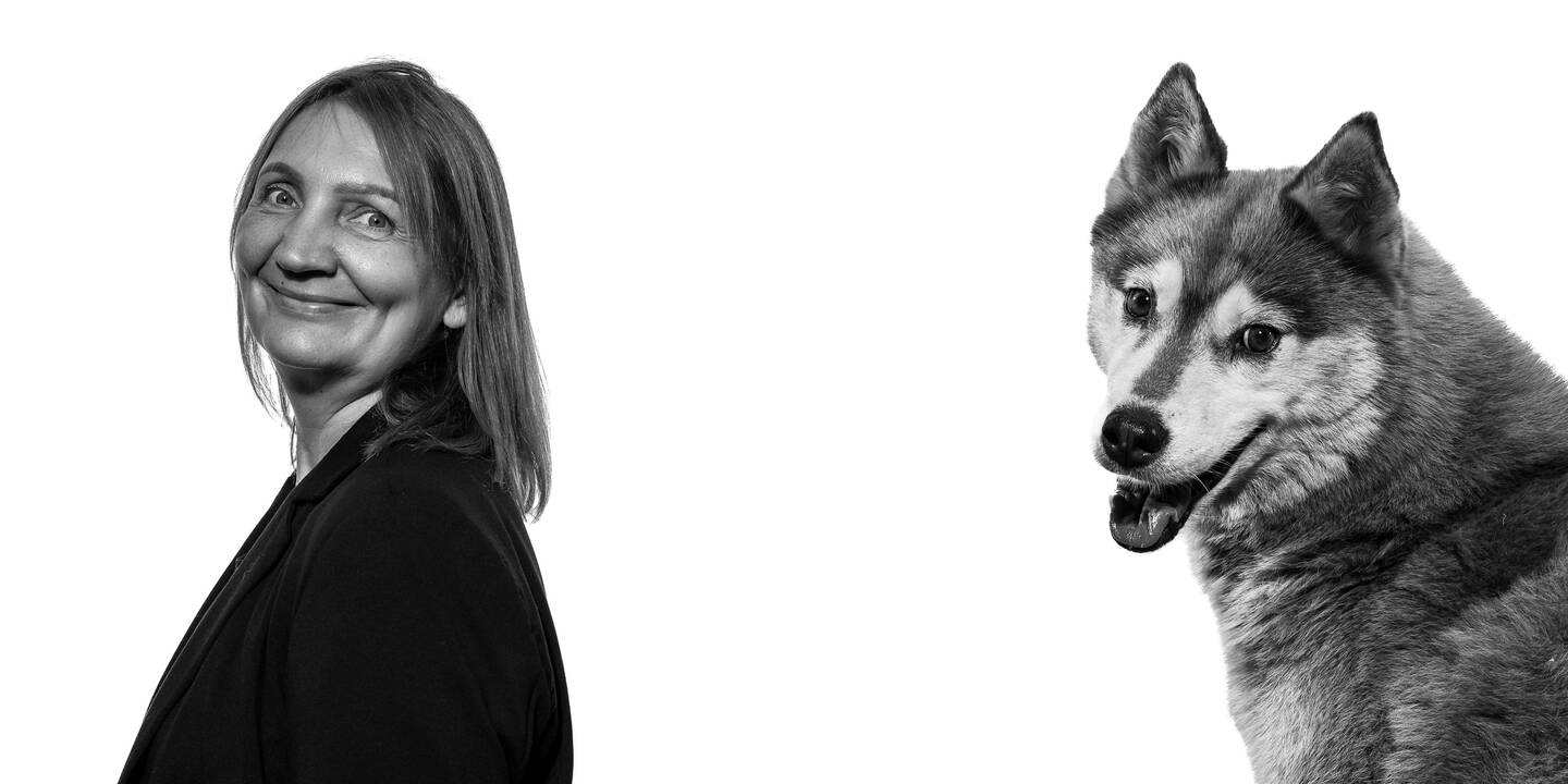  Gražuolės: žaislinė pudeliukė Fibė – Eglės svajonių šuo. Kai abi susigarbanoja plaukus, atrodo kaip modeliai.
