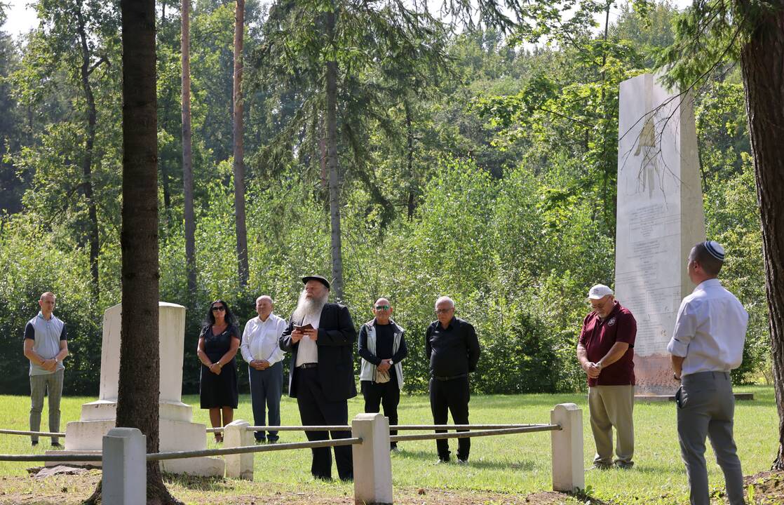 Tradicija: Raudondvario dvaro sodyboje švenčiamos valstybei svarbios datos.