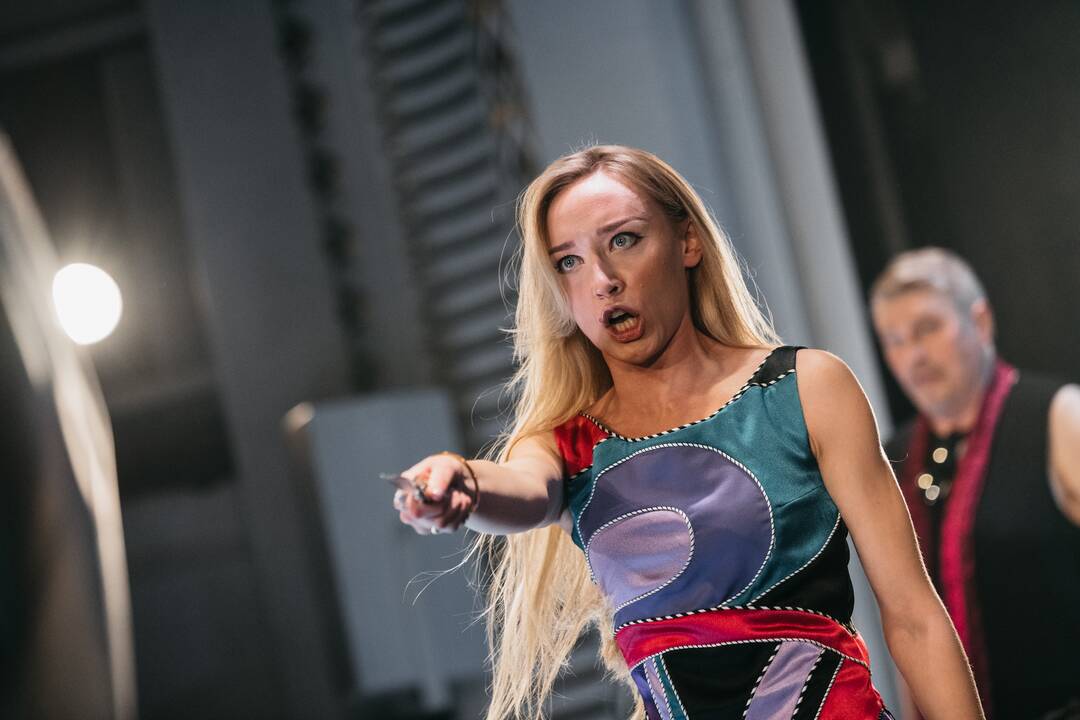 Įvertinimas: už Violetos vaidmenį operoje „Traviata“ G. Bukinė buvo nomuota „Auksiniam scenos kryžiui“.