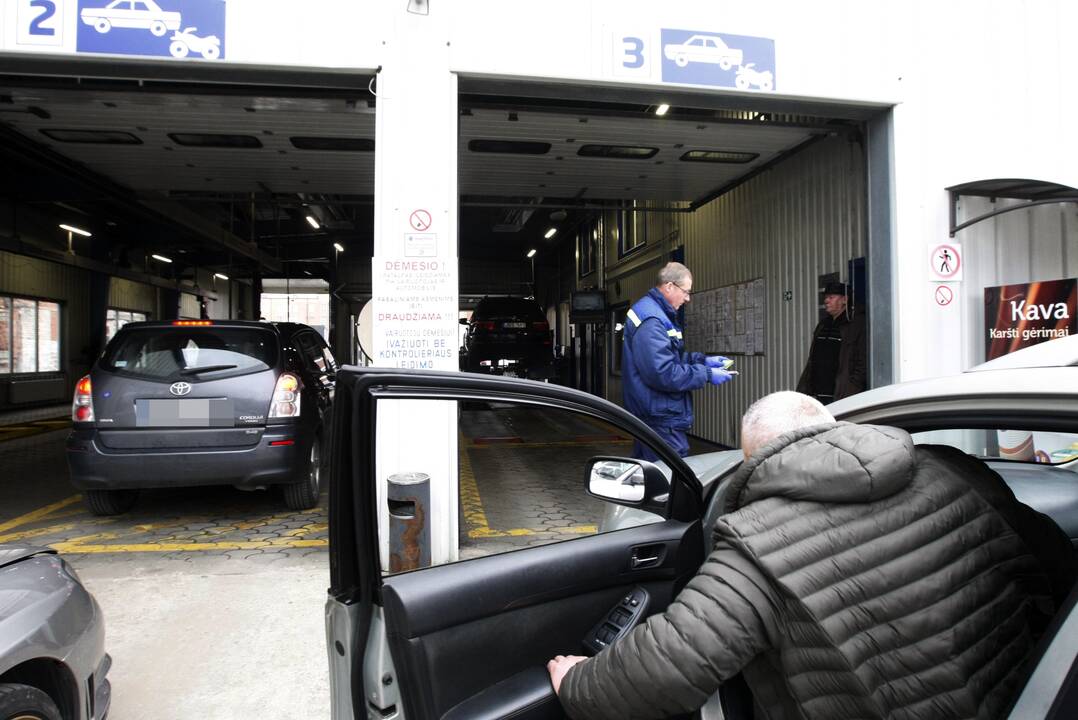 Užkulisiai: politikai šiemet vėl užsimojo skaidrinti TA paslaugas, tačiau bandymai užtvenkti šį pajamų šaltinį vyksta jau ne vienus metus.